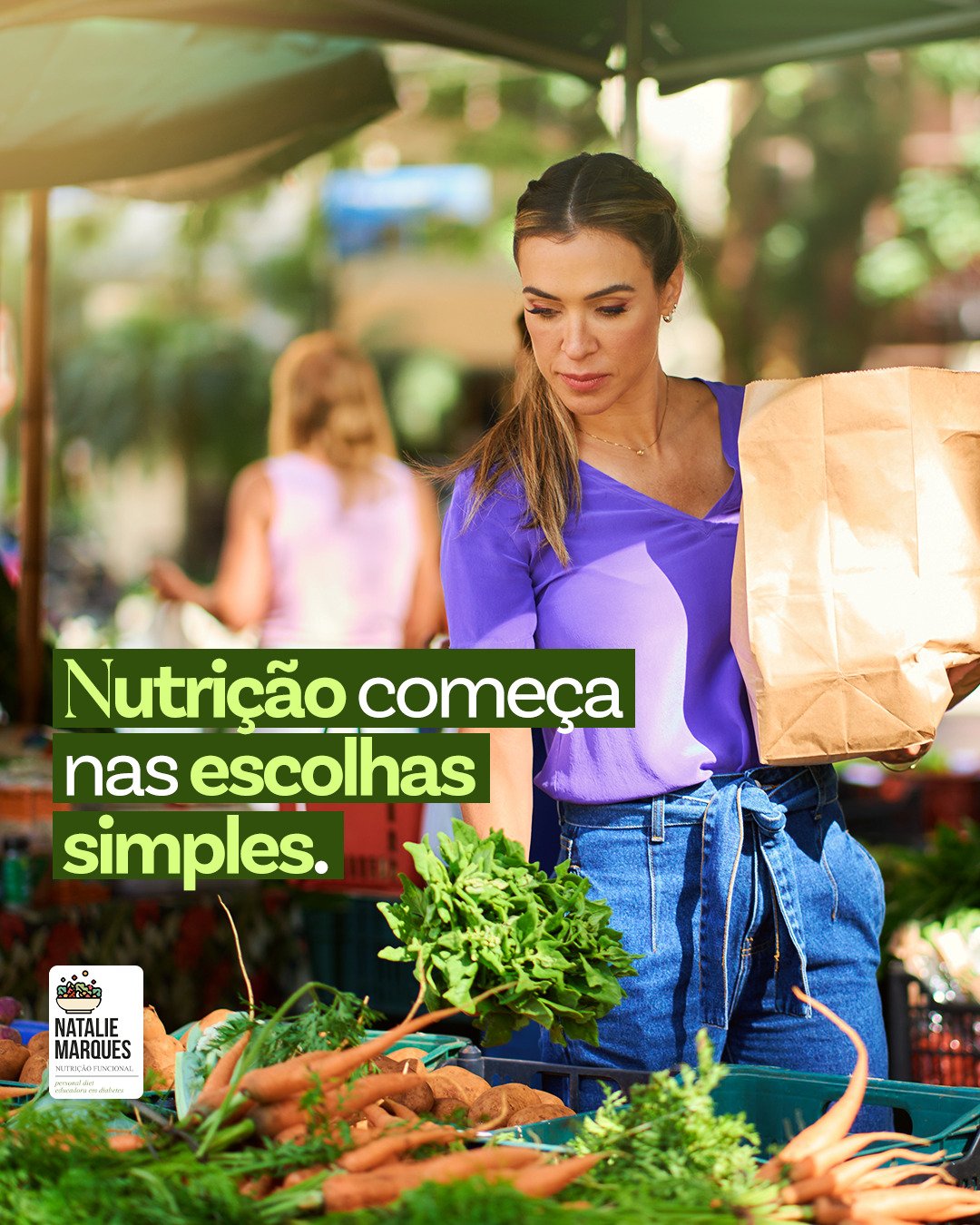 Natalie Marques escolhendo verduras numa feira, com o texto: Nutrição começa nas escolhas simples.