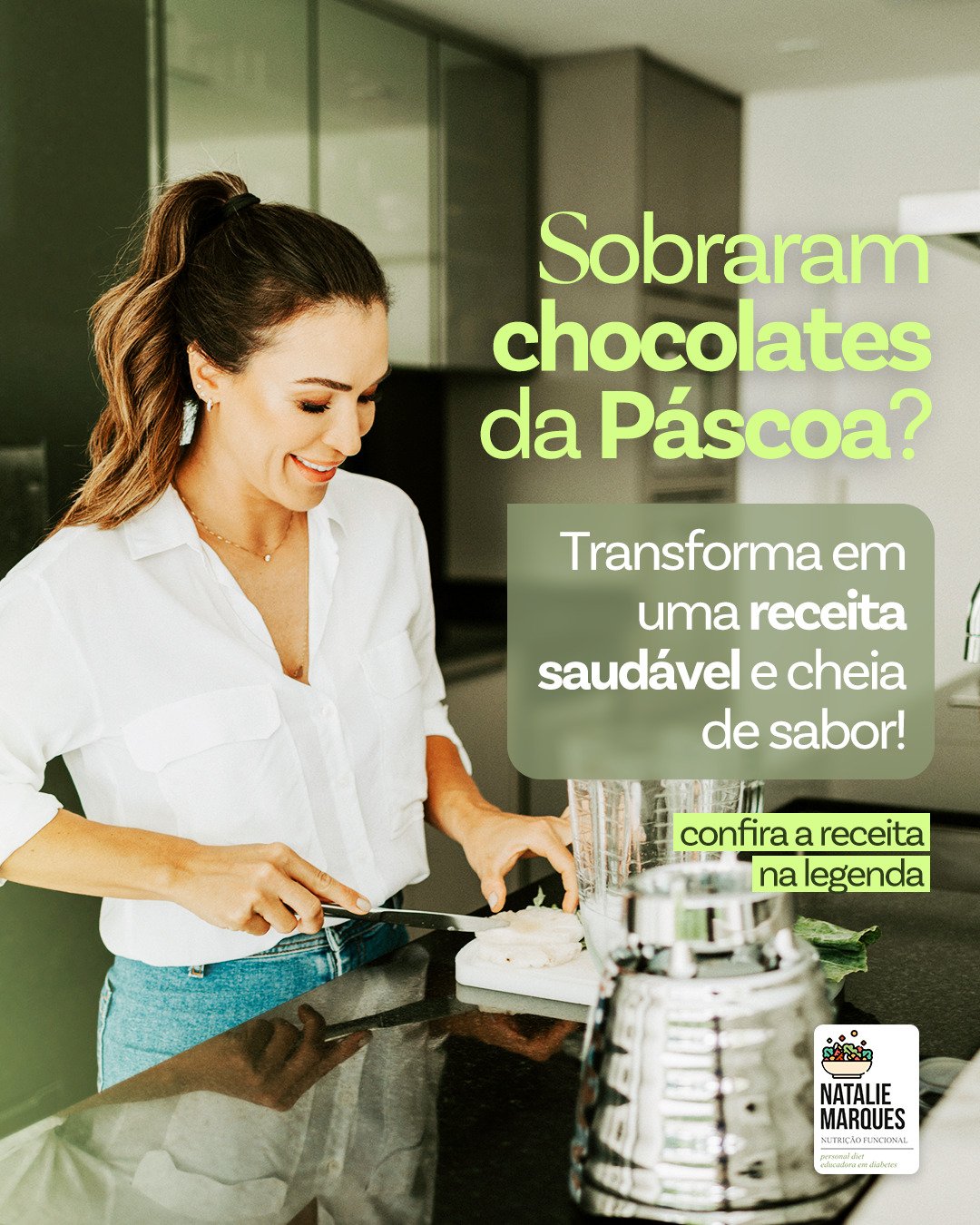 Natalie Marques prepara uma receita no liquidificador, com o texto: Sobraram chocolates da Páscoa? Transforme em uma receita saudável e cheia de sabor.